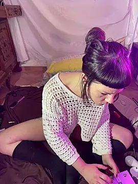 Snapshot of OniricFemme chatting on 11-12-25, 10:48 OniricFemme online show from 11-12-25, 10:48