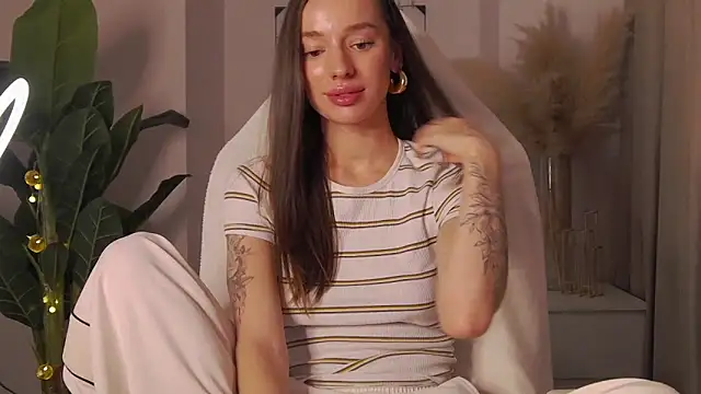 1Mercedes online show from 12-13-24, 03:21