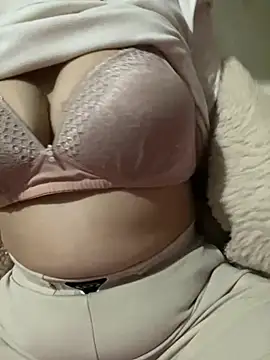 Snapshot of Milk_Mom99 chatting on 02-27-25, 01:48 Milk Mom99 online show from 02-27-25, 01:48