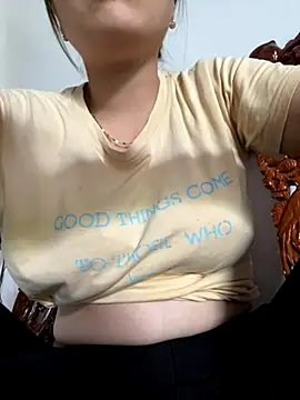 Snapshot of Milk_Mom99 chatting on 10-07-25, 01:36 Milk Mom99 online show from 10-07-25, 01:36