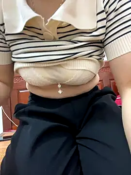 Snapshot of Milk_Mom99 chatting on 11-01-25, 04:58 Milk Mom99 online show from 11-01-25, 04:58