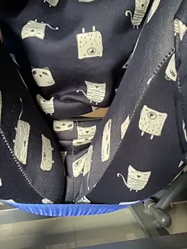 Snapshot of Milk_Mom99 chatting on 11-06-25, 06:14 Milk Mom99 online show from 11-06-25, 06:14