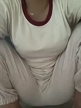 Snapshot of Milk_Mom99 chatting on 11-15-25, 06:33 Milk Mom99 online show from 11-15-25, 06:33