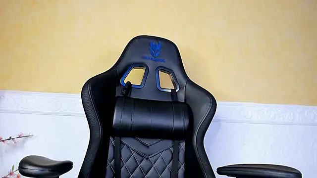 Snapshot of Lau_Beauty chatting on 02-11-25, 08:37 Lau Beauty online show from 02-11-25, 08:37