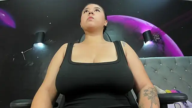 Snapshot of Lau_Beauty chatting on 03-23-26, 10:14 Lau Beauty online show from 03-23-26, 10:14