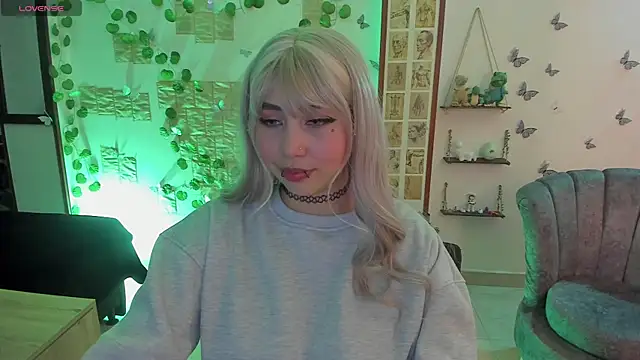 Fiore Sanz  online show from 04-06-26, 03:04