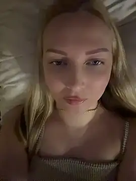 Snapshot of Aleksandrakis chatting on 04-22-26, 03:46 Aleksandrakis online show from 04-22-26, 03:46