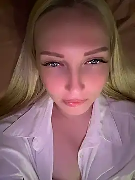 Snapshot of Aleksandrakis chatting on 05-18-26, 07:52 Aleksandrakis online show from 05-18-26, 07:52