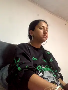 Snapshot of luna_asss chatting on 10-22-25, 03:45 luna asss online show from 10-22-25, 03:45