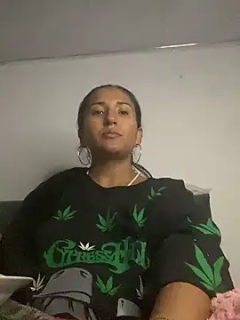 Snapshot of luna_asss chatting on 10-23-25, 10:08 luna asss online show from 10-23-25, 10:08