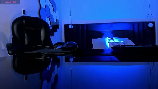 SamanthaKlein  online show from 01-26-25, 03:48