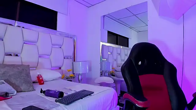 Snapshot of Naomi-Haruno chatting on 01-08-25, 04:23 Naomi-Haruno online show from 01-08-25, 04:23