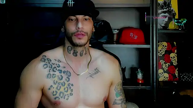 Snapshot of RickG_Oficial chatting on 10-20-25, 11:27 RickG Oficial online show from 10-20-25, 11:27