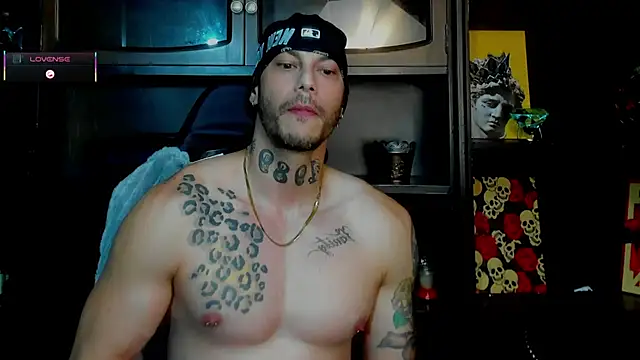 Snapshot of RickG_Oficial chatting on 11-27-25, 11:07 RickG Oficial online show from 11-27-25, 11:07