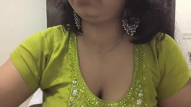 Snapshot of Gulaboo_bhabi chatting on 03-15-25, 10:00 Gulaboo bhabi online show from 03-15-25, 10:00