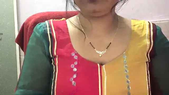Snapshot of Gulaboo_bhabi chatting on 01-08-26, 04:48 Gulaboo bhabi online show from 01-08-26, 04:48