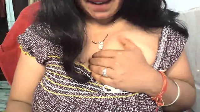 Snapshot of Gulaboo_bhabi chatting on 02-08-26, 05:16 Gulaboo bhabi online show from 02-08-26, 05:16