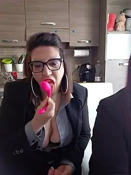 carolyne2023 online show from 03-28-26, 09:42