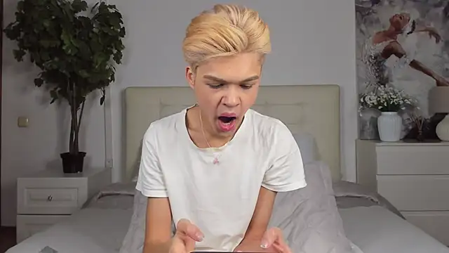 Snapshot of Felix_Rey chatting on 02-09-25, 04:07 Felix Rey online show from 02-09-25, 04:07