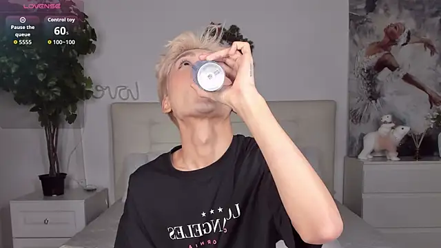 Felix Rey online show from 12-17-25, 05:52