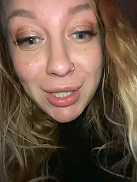 Snapshot of Sweet___Emily chatting on 01-14-25, 07:21 Sweet Emily online show from 01-14-25, 07:21