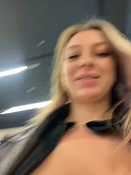 Snapshot of Sweet___Emily chatting on 01-15-25, 03:50 Sweet Emily online show from 01-15-25, 03:50