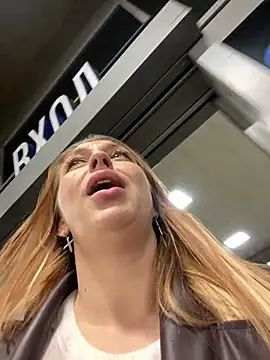 Snapshot of Sweet___Emily chatting on 02-13-25, 08:34 Sweet Emily online show from 02-13-25, 08:34