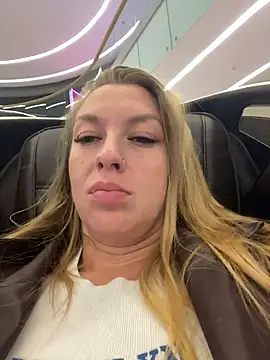 Snapshot of Sweet___Emily chatting on 11-12-25, 04:40 Sweet Emily online show from 11-12-25, 04:40