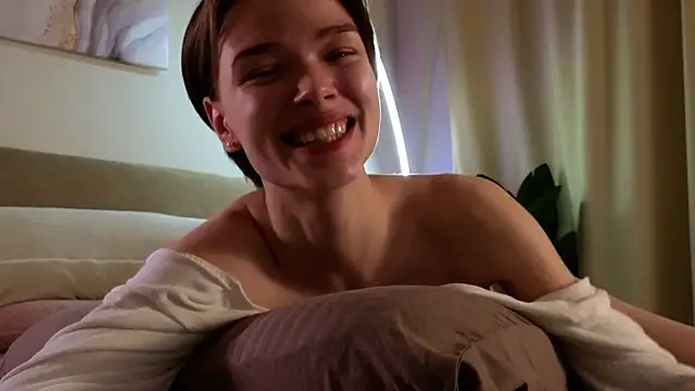 Snapshot of Eva_Natsumi chatting on 03-05-25, 12:00 Eva Natsumi online show from 03-05-25, 12:00