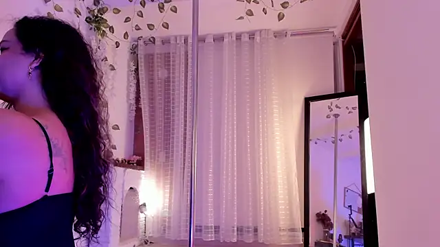 Snapshot of Anagreys chatting on 06-18-26, 03:07 Anagreys online show from 06-18-26, 03:07