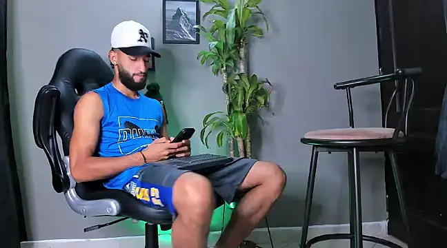 Snapshot of Damian_022 chatting on 12-02-24, 12:29 Damian 022 online show from 12-02-24, 12:29