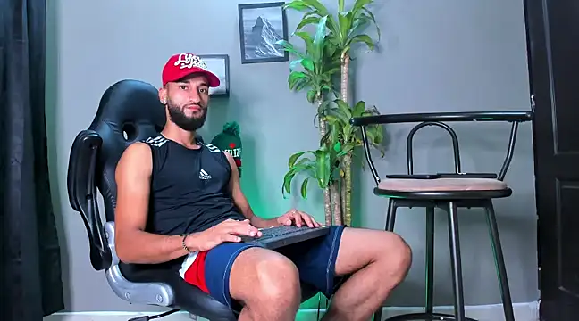 Snapshot of Damian_022 chatting on 12-05-24, 12:11 Damian 022 online show from 12-05-24, 12:11