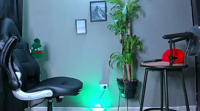 Snapshot of Damian_022 chatting on 12-06-24, 03:44 Damian 022 online show from 12-06-24, 03:44