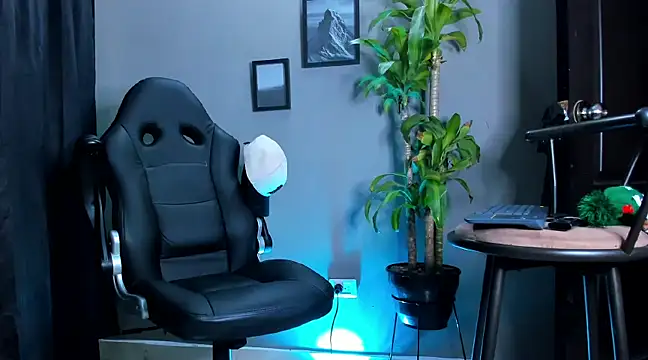 Snapshot of Damian_022 chatting on 12-21-24, 06:23 Damian 022 online show from 12-21-24, 06:23