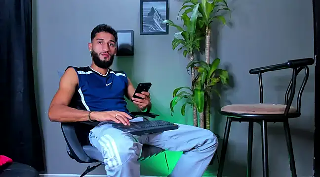 Snapshot of Damian_022 chatting on 01-11-25, 11:46 Damian 022 online show from 01-11-25, 11:46