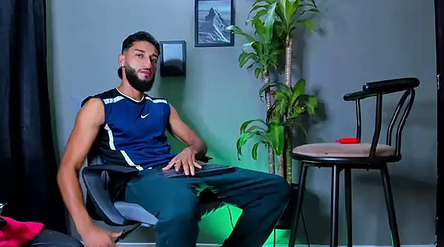 Snapshot of Damian_022 chatting on 01-12-25, 05:45 Damian 022 online show from 01-12-25, 05:45