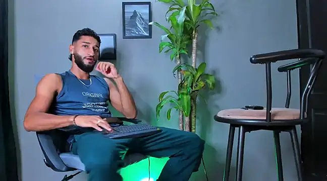 Snapshot of Damian_022 chatting on 01-20-25, 11:10 Damian 022 online show from 01-20-25, 11:10