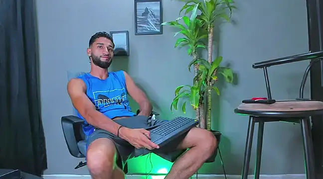 Snapshot of Damian_022 chatting on 02-15-25, 12:37 Damian 022 online show from 02-15-25, 12:37