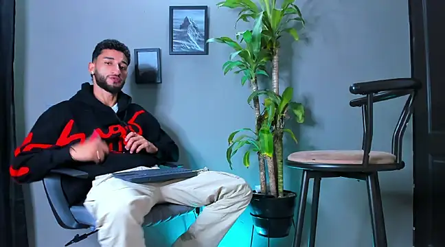 Snapshot of Damian_022 chatting on 02-19-25, 12:57 Damian 022 online show from 02-19-25, 12:57