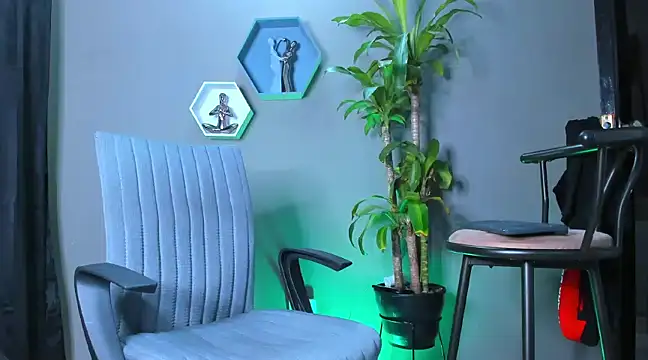 Snapshot of Damian_022 chatting on 02-21-25, 12:38 Damian 022 online show from 02-21-25, 12:38