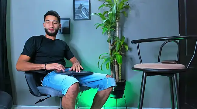 Snapshot of Damian_022 chatting on 03-03-25, 09:48 Damian 022 online show from 03-03-25, 09:48