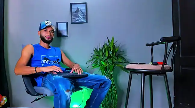 Snapshot of Damian_022 chatting on 03-12-25, 02:12 Damian 022 online show from 03-12-25, 02:12