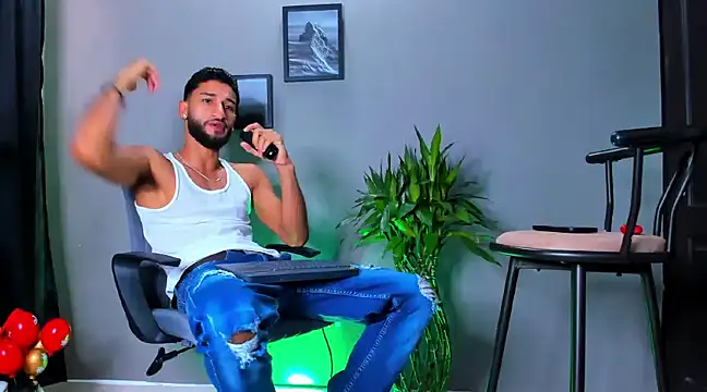 Snapshot of Damian_022 chatting on 03-13-25, 02:12 Damian 022 online show from 03-13-25, 02:12