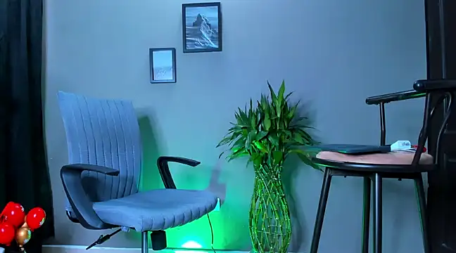 Snapshot of Damian_022 chatting on 03-13-25, 05:18 Damian 022 online show from 03-13-25, 05:18