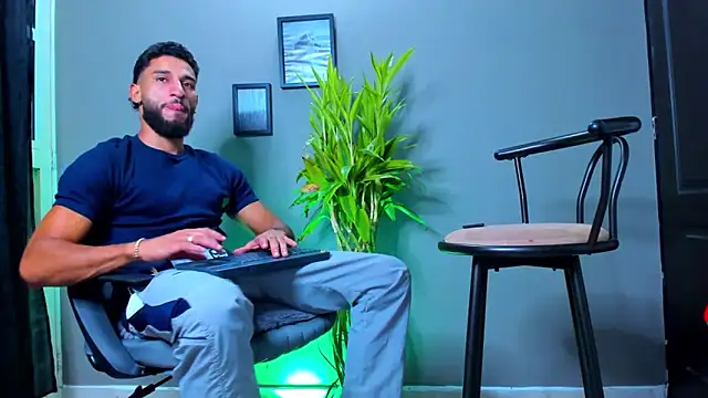 Snapshot of Damian_022 chatting on 10-07-25, 01:36 Damian 022 online show from 10-07-25, 01:36