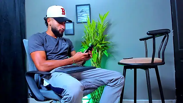 Snapshot of Damian_022 chatting on 10-09-25, 11:19 Damian 022 online show from 10-09-25, 11:19