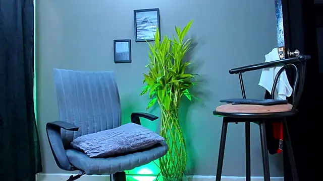 Snapshot of Damian_022 chatting on 10-10-25, 07:13 Damian 022 online show from 10-10-25, 07:13