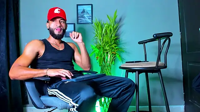 Snapshot of Damian_022 chatting on 11-12-25, 01:00 Damian 022 online show from 11-12-25, 01:00