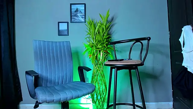 Snapshot of Damian_022 chatting on 11-13-25, 11:09 Damian 022 online show from 11-13-25, 11:09