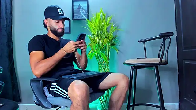 Snapshot of Damian_022 chatting on 02-06-26, 02:31 Damian 022 online show from 02-06-26, 02:31